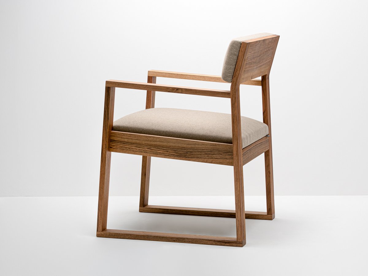 Fauteuil Aix en noyer et tissus Arpin ® - coloris Corde - 100% made in France