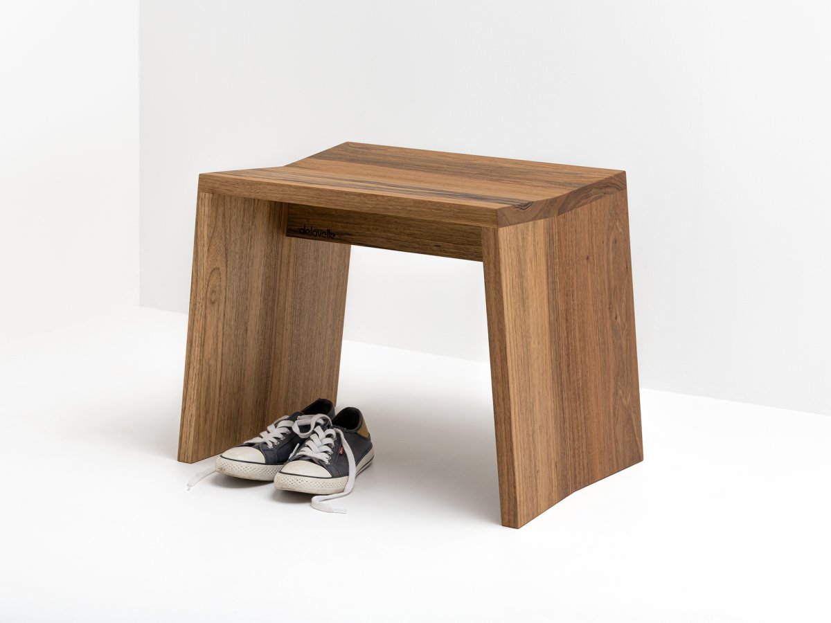 Petit banc d'intérieur en bois - Banc PAP en noyer longueur 60 cm