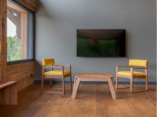 Chaises pour lounge en tissu et noyer massif - Aix