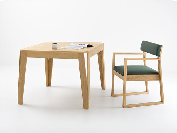 Fauteuil en tissu et chêne massif pour salle de réception - Aix